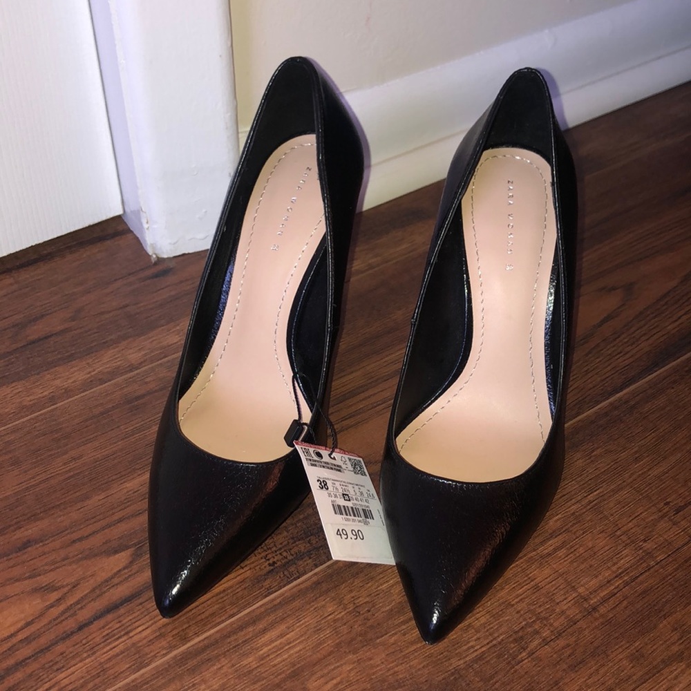 Zara black leather pumps!!